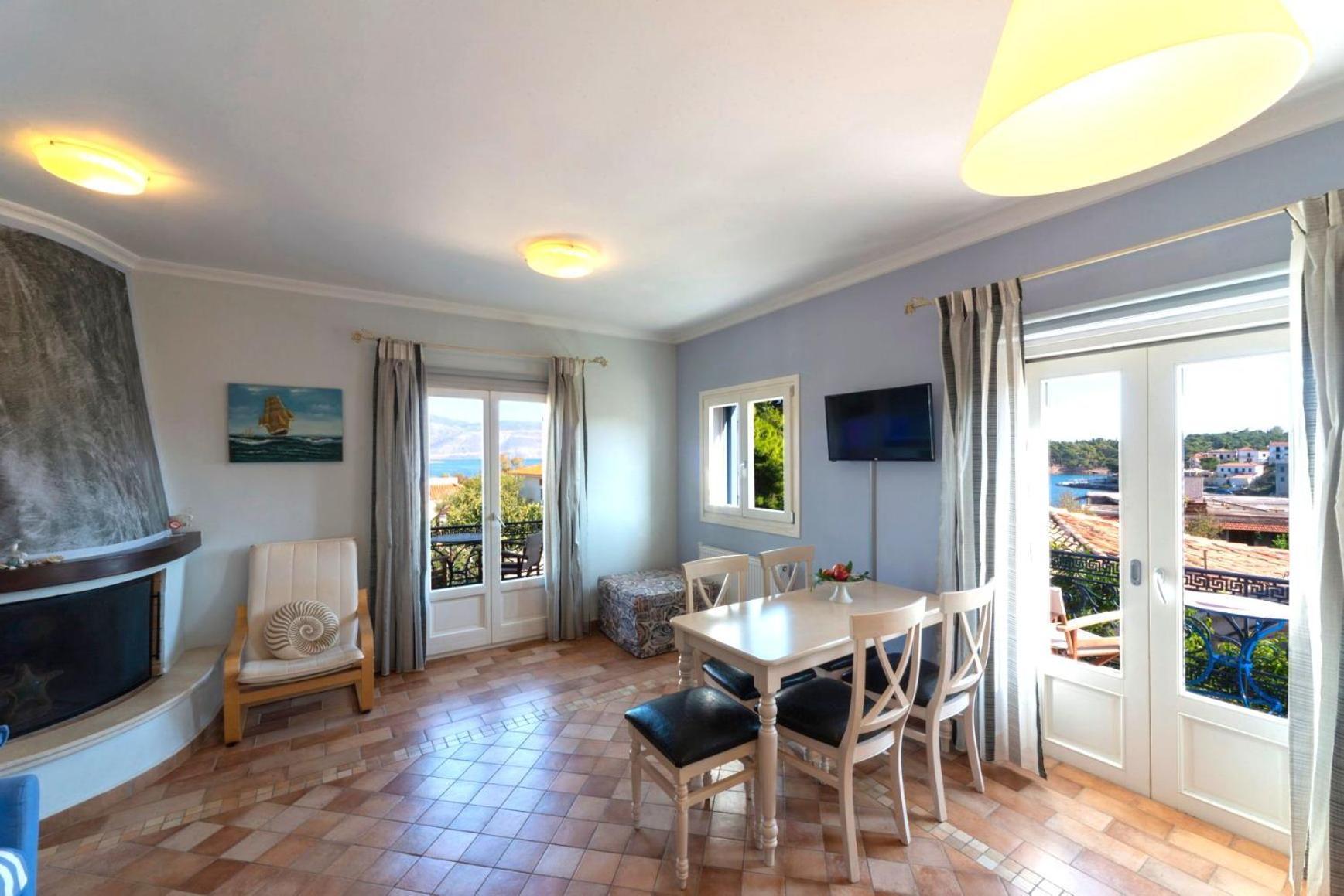 Nautilus Luxury Suites Galaxídhion Buitenkant foto