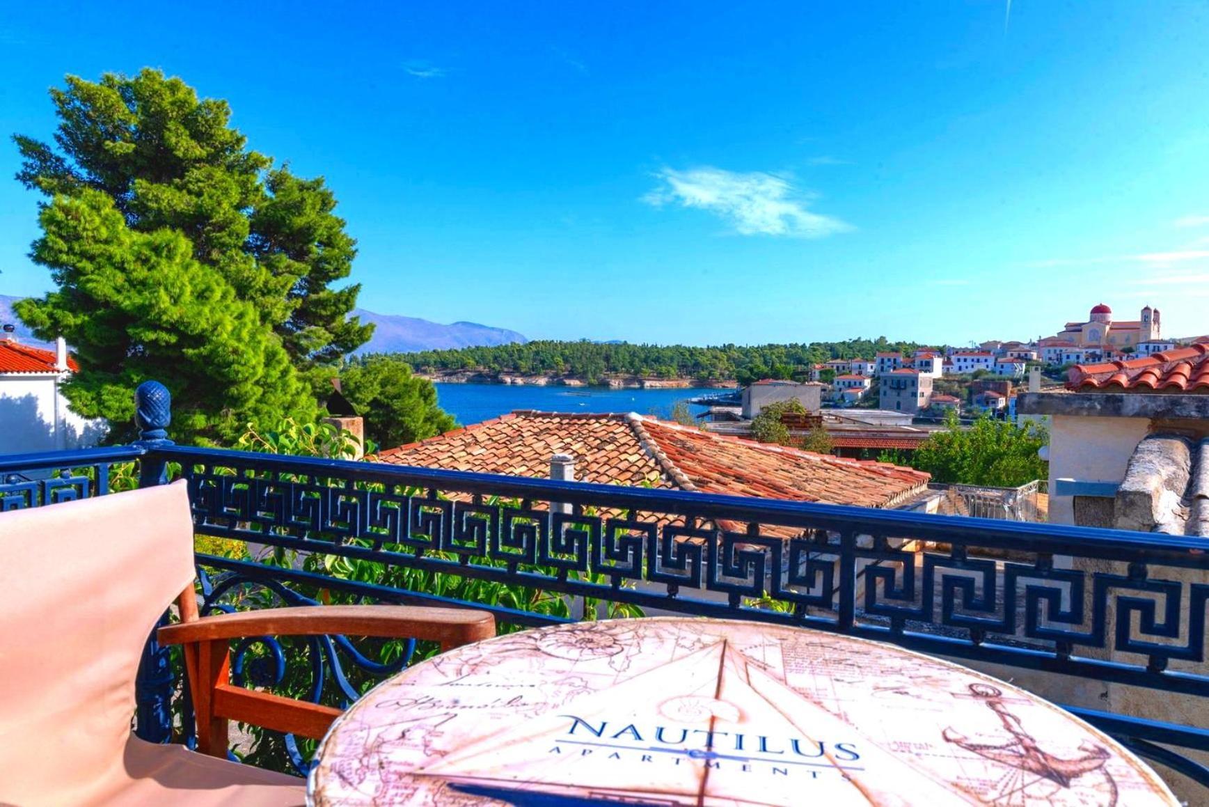 Nautilus Luxury Suites Galaxídhion Buitenkant foto